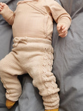 Indlæs billede til gallerivisning Sandnes 2413-02 Lilja Cardigan, Diaper Pants, Thights & Bonnet Baby