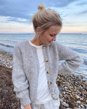 Indlæs billede til gallerivisning PetiteKnit NOVICE CARDIGAN - CHUNKY EDITION
