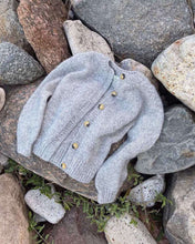 Indlæs billede til gallerivisning PetiteKnit NOVICE CARDIGAN - CHUNKY EDITION
