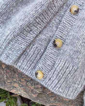Indlæs billede til gallerivisning PetiteKnit NOVICE CARDIGAN - CHUNKY EDITION
