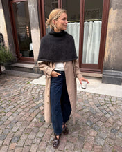 Indlæs billede til gallerivisning PetiteKnit - IVY CAPE
